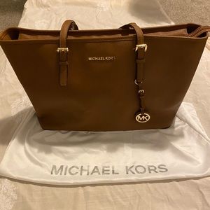 🎉HPx2🎉Michael Kors Jet Set Med Leather Tote EUC